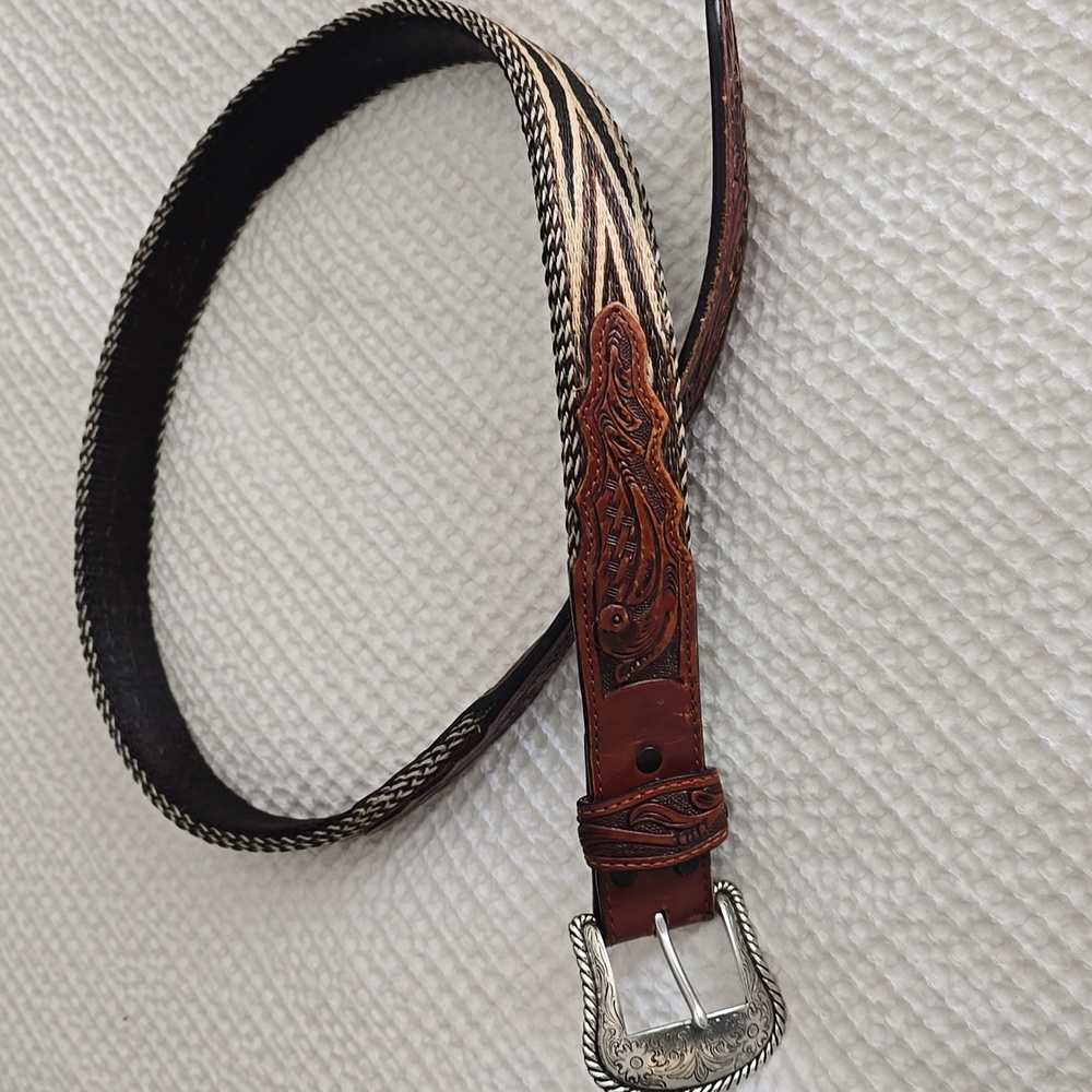Beautiful Grants Leather western belt. Size 40.